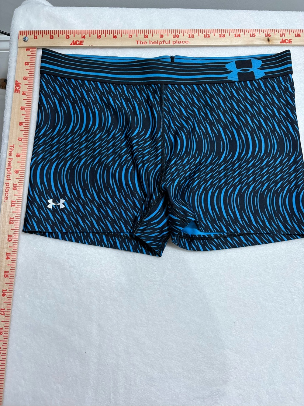 Under Armour Women’s Blue Patterned Compression Athletic Shorts